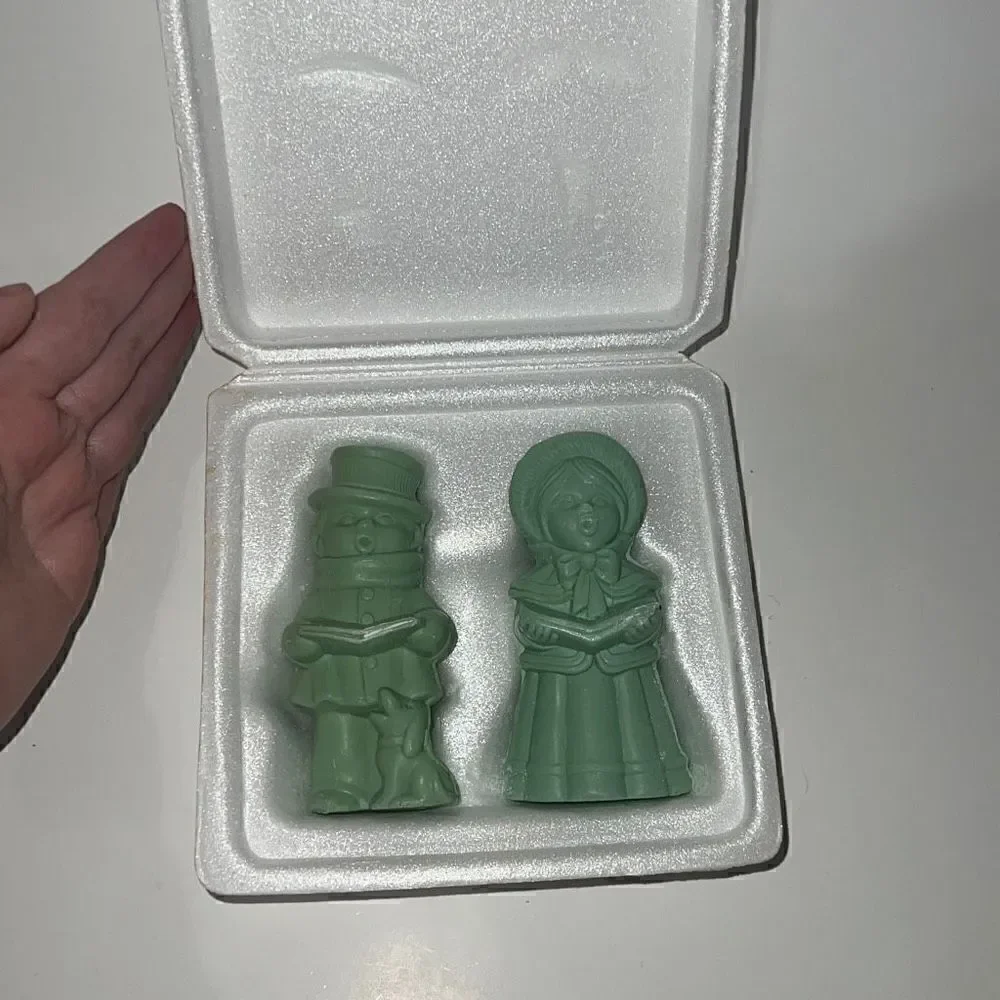 Avon Christmas Carollers Fragranced Soaps Vintage VTG Special Occasion Set of 2